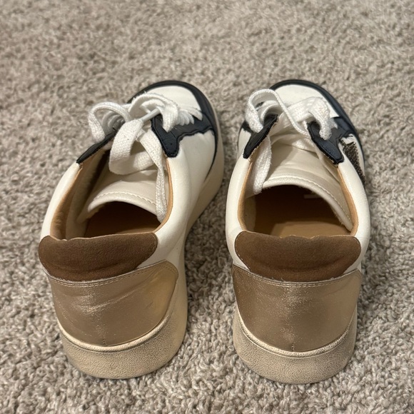 Oasis Society Californa Vegan Leather Women's Sneakers Star Black White - Picture 3 of 10